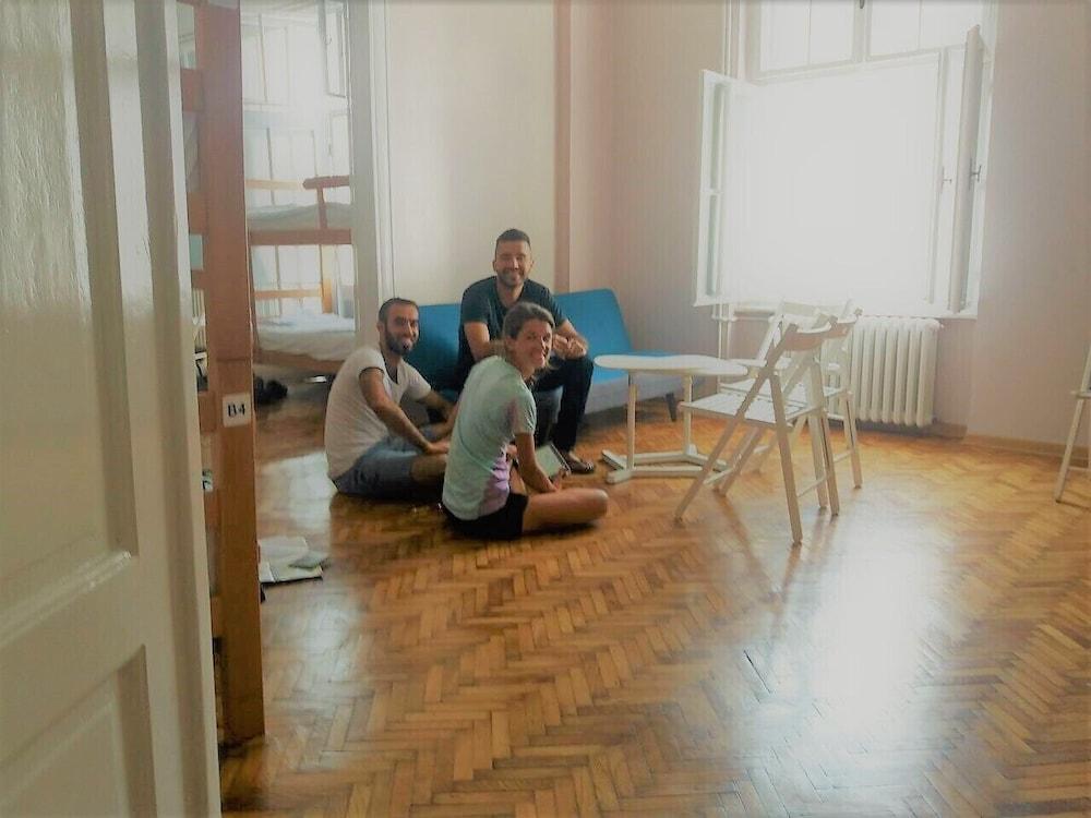 בלגרד Roommates Hostel מראה חיצוני תמונה
